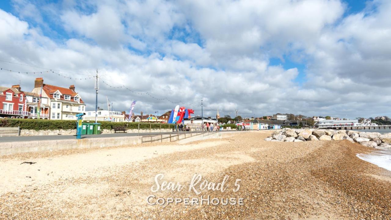 Beautiful Apartments On The Sea Front - Sea Road 5 Філікстоу Екстер'єр фото