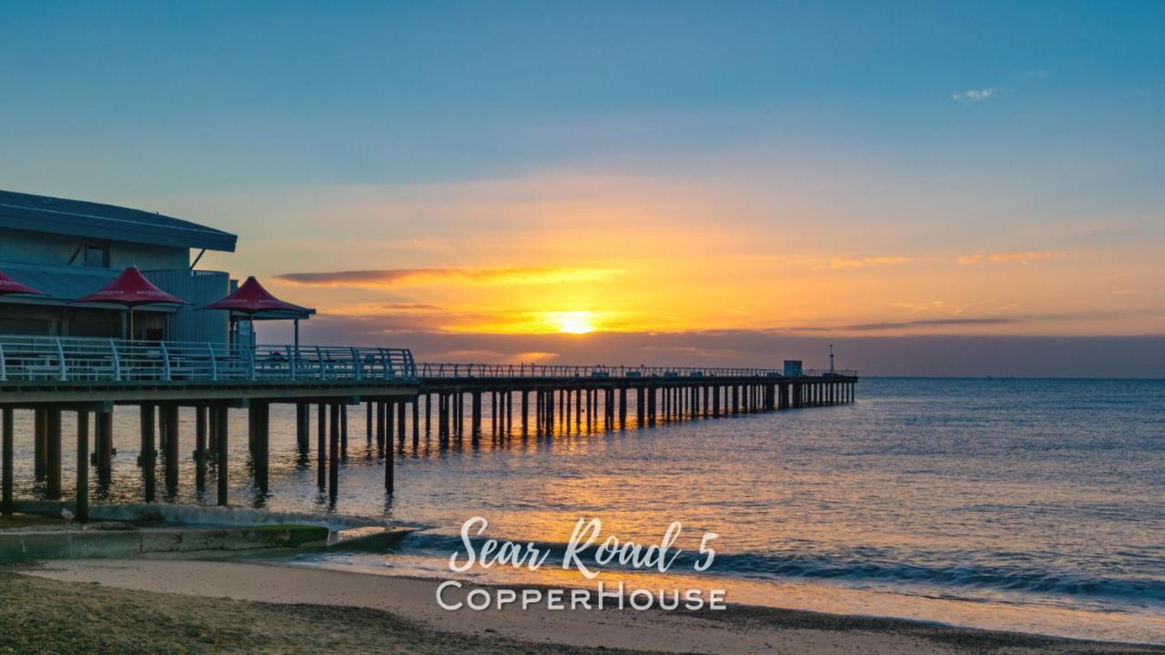 Beautiful Apartments On The Sea Front - Sea Road 5 Філікстоу Екстер'єр фото