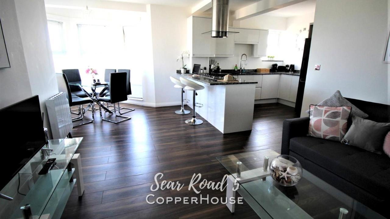Beautiful Apartments On The Sea Front - Sea Road 5 Філікстоу Екстер'єр фото