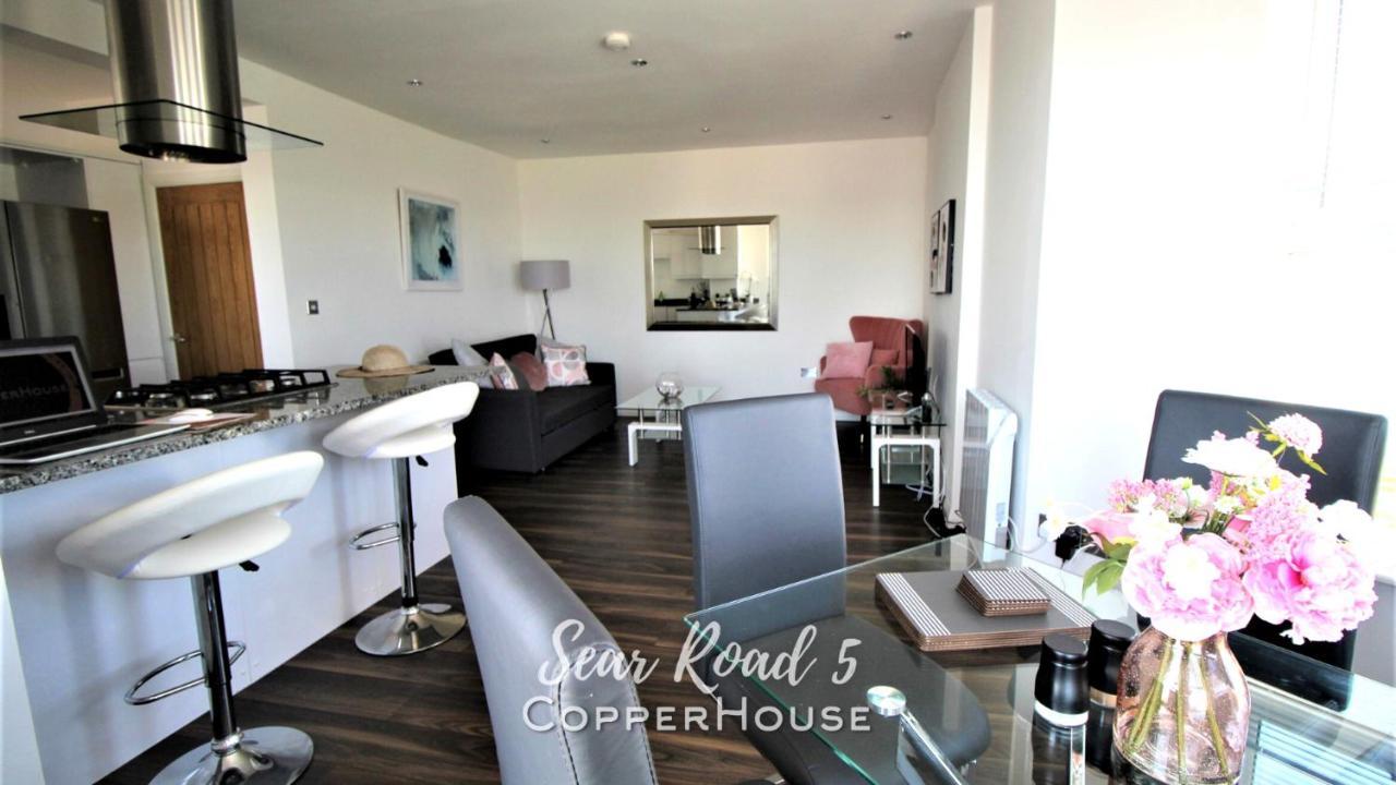 Beautiful Apartments On The Sea Front - Sea Road 5 Філікстоу Екстер'єр фото