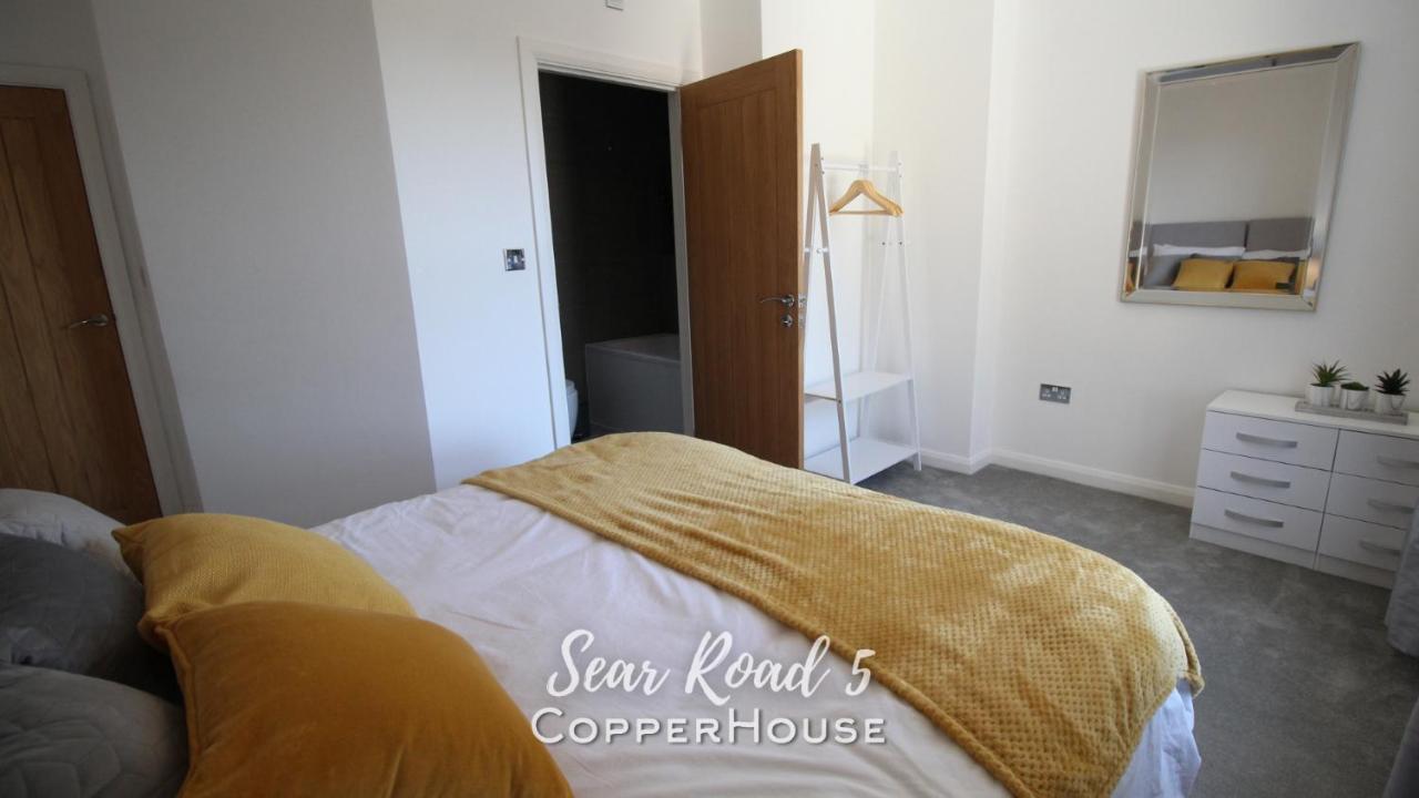 Beautiful Apartments On The Sea Front - Sea Road 5 Філікстоу Екстер'єр фото