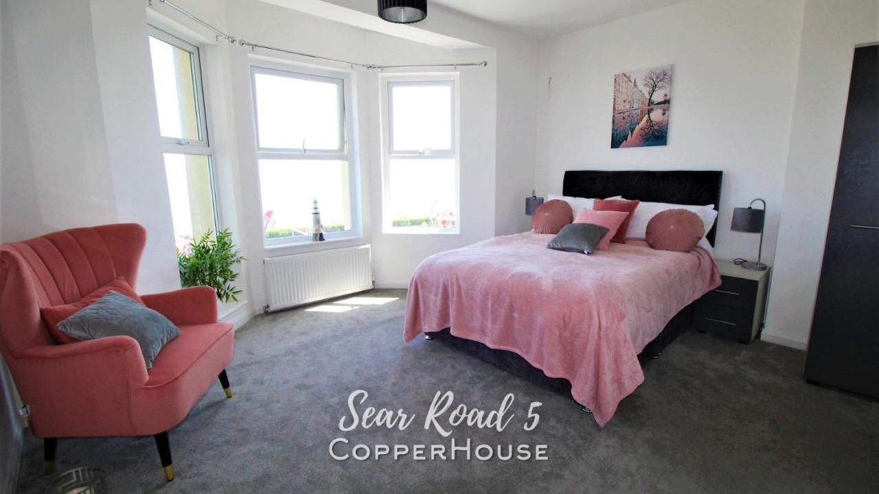 Beautiful Apartments On The Sea Front - Sea Road 5 Філікстоу Екстер'єр фото
