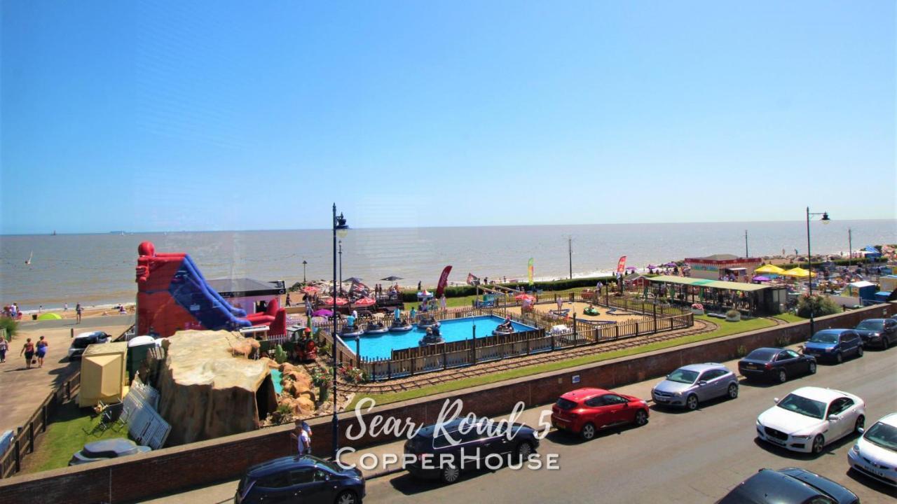 Beautiful Apartments On The Sea Front - Sea Road 5 Філікстоу Екстер'єр фото